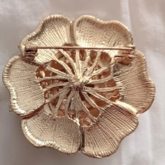 FLOWER BROOCH - Picture 2 of 3